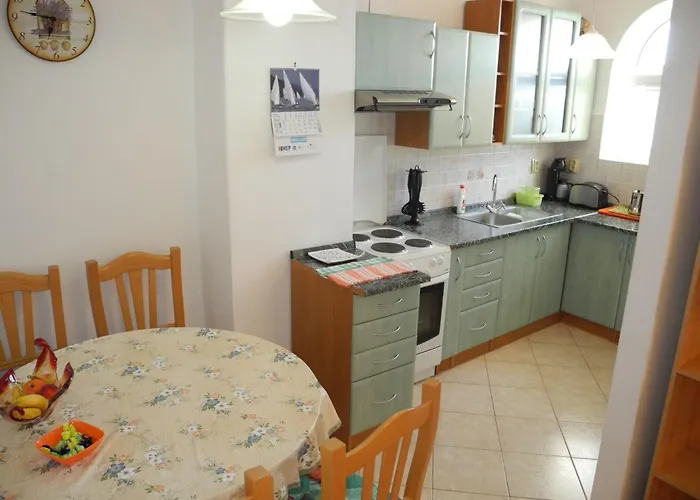 100m Vom Entfernt By Interhome *